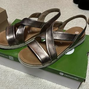 Remonte rose gold sandals